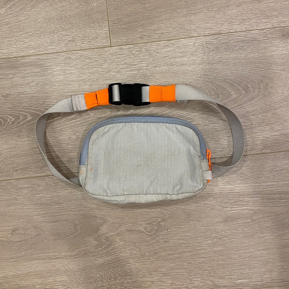 Iululemon mini belt bag